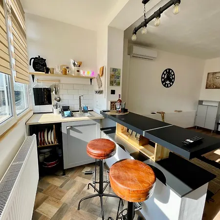 2 Vis-a-vis - Gara De Nord