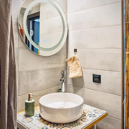 2 Vis-a-vis - Gara De Nord