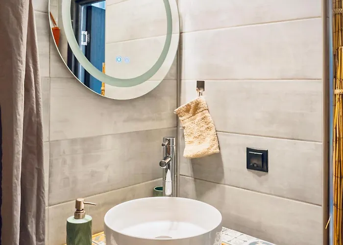 2 Vis-a-vis - Gara De Nord